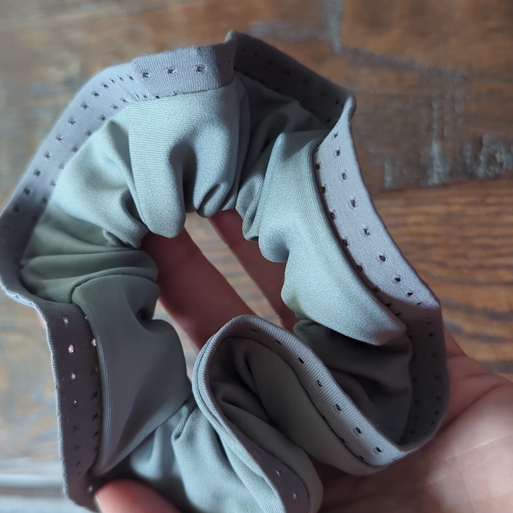 ANTHRO I Set of Three Aly Perforated Scrunchies in White, Gray, and Black - Picture 3 of 6
